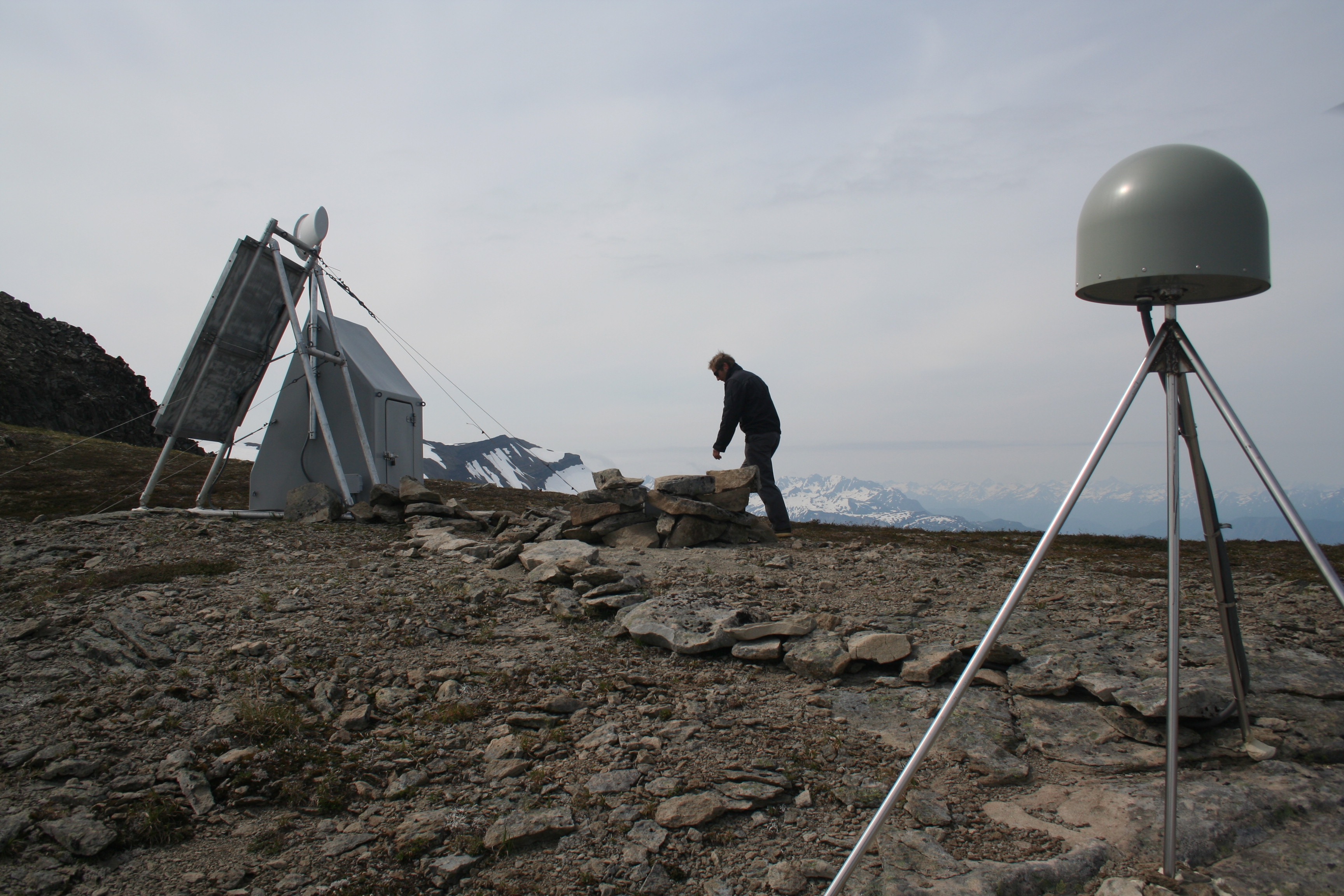 Co-location of EarthScope USArray & PBO instruments in Alaska (Katmai). photo credit: IRIS